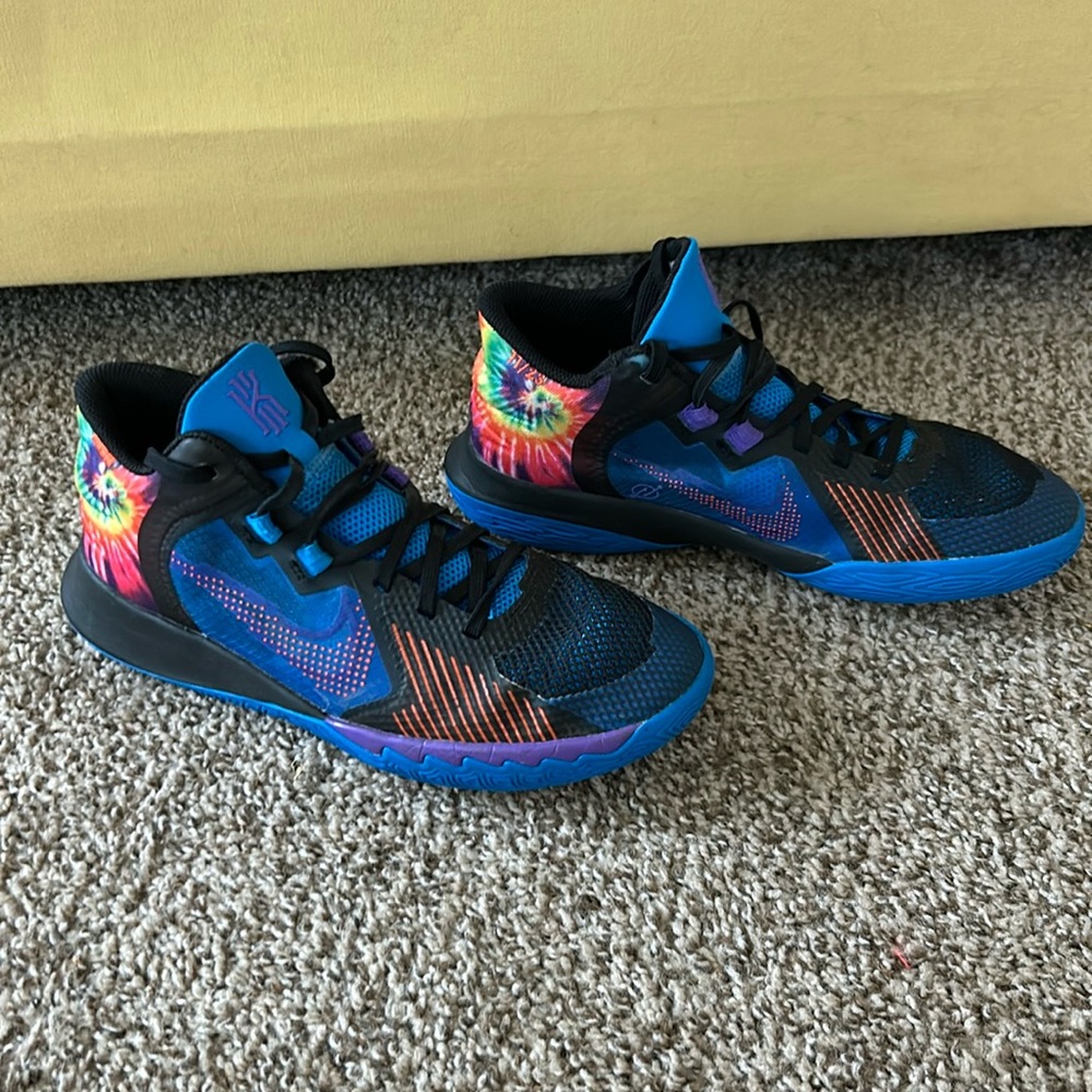 Kyrie Flytrap 5, youth basketball shoes, size 5 youth